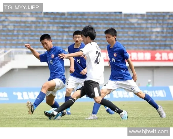 武汉足球队在邀请赛中的灵活性展现与战术创新分析