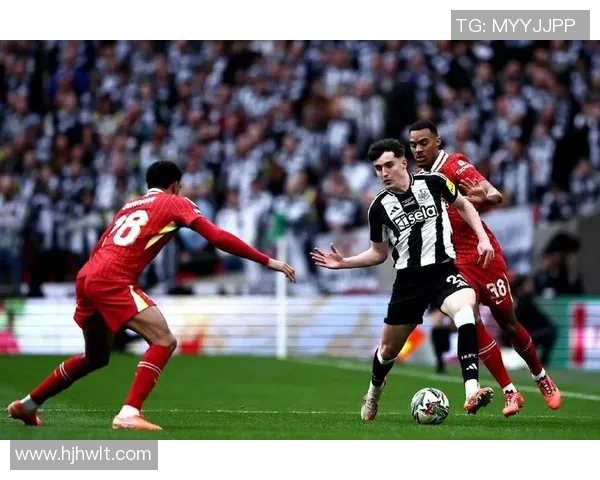 被低估的足球明星们如何在赛场上逆袭成名的故事与启示 被低估的足球明星们如何在赛场上逆袭成名的故事与启示