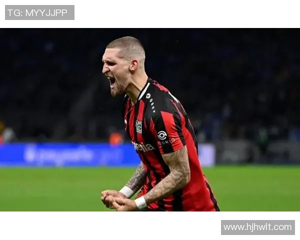 晚成足球明星的故事与成就揭秘，如何在逆境中崛起成为传奇球员